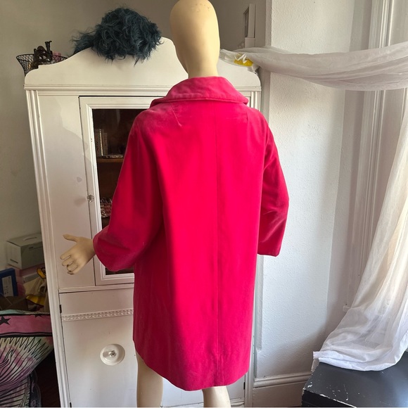 Vintage 1970s Mr. Donovan hot pink velvet coat - Picture 6 of 10
